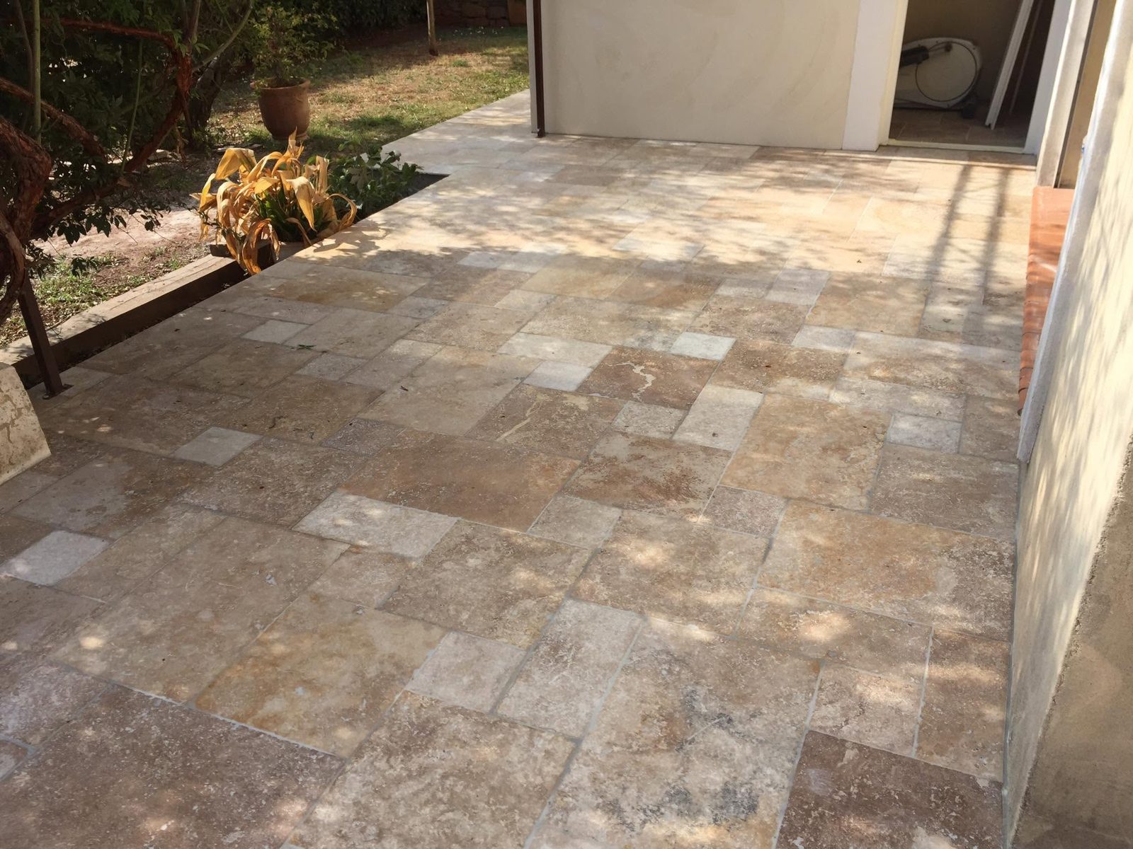 Terrasse en travertin